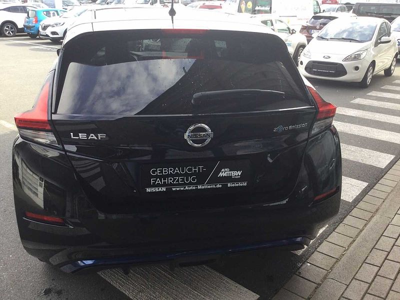 Nissan Leaf Tekna ,8fach bereift, Navi, Camera, SHZ