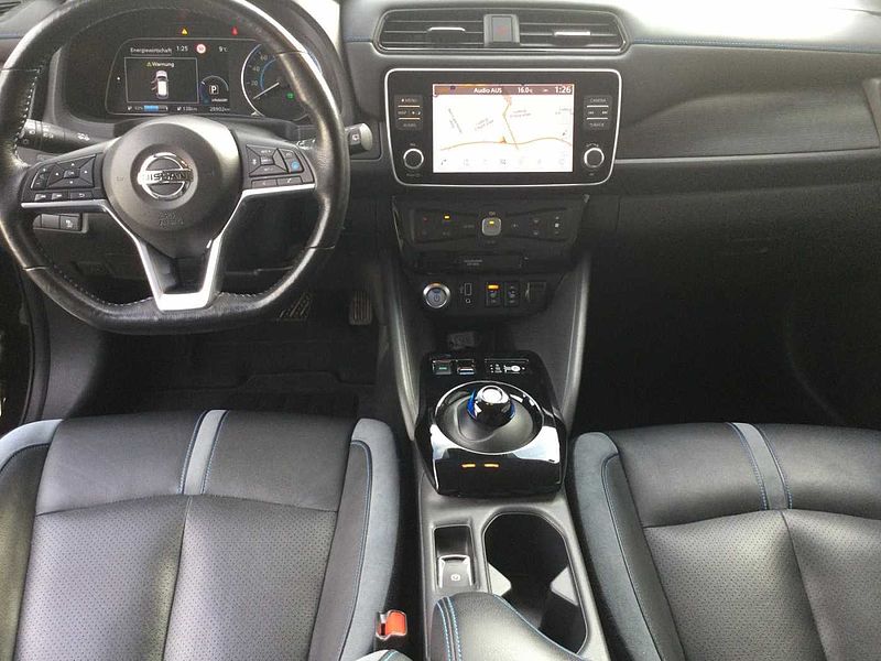 Nissan Leaf Tekna ,8fach bereift, Navi, Camera, SHZ